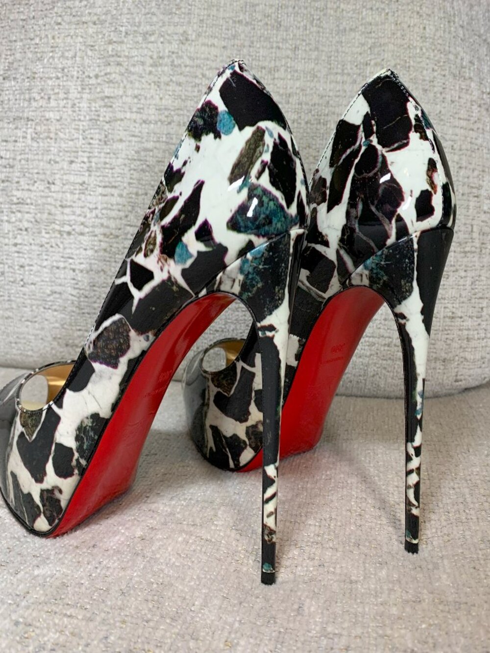 Christian Louboutin Very Privé 120 Carrara Specchio Patent Leather Pumps